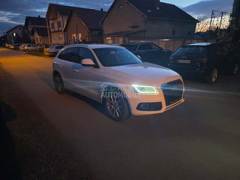 Audi Q5 2.0d REST/ LED