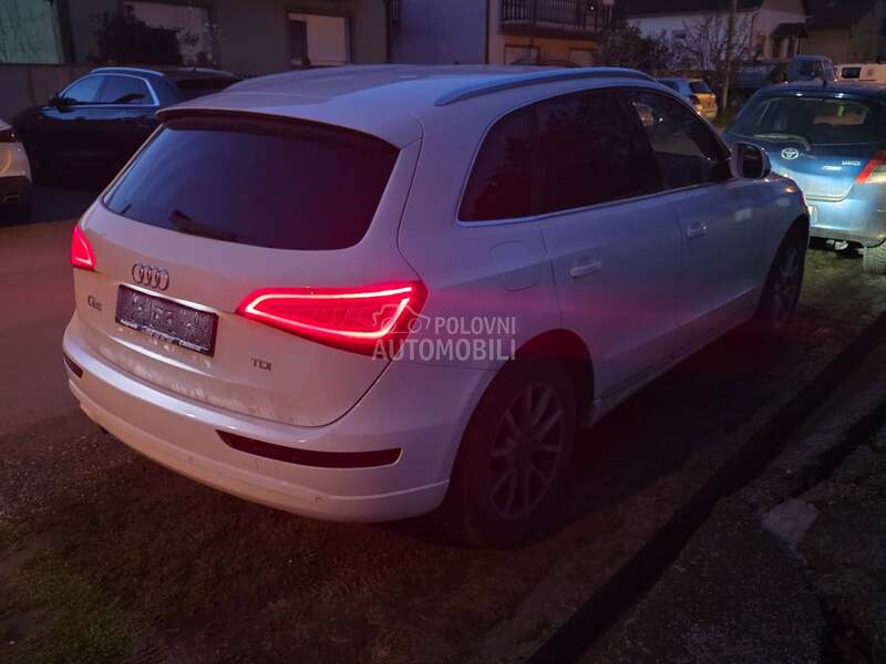 Audi Q5 2.0d REST/ LED
