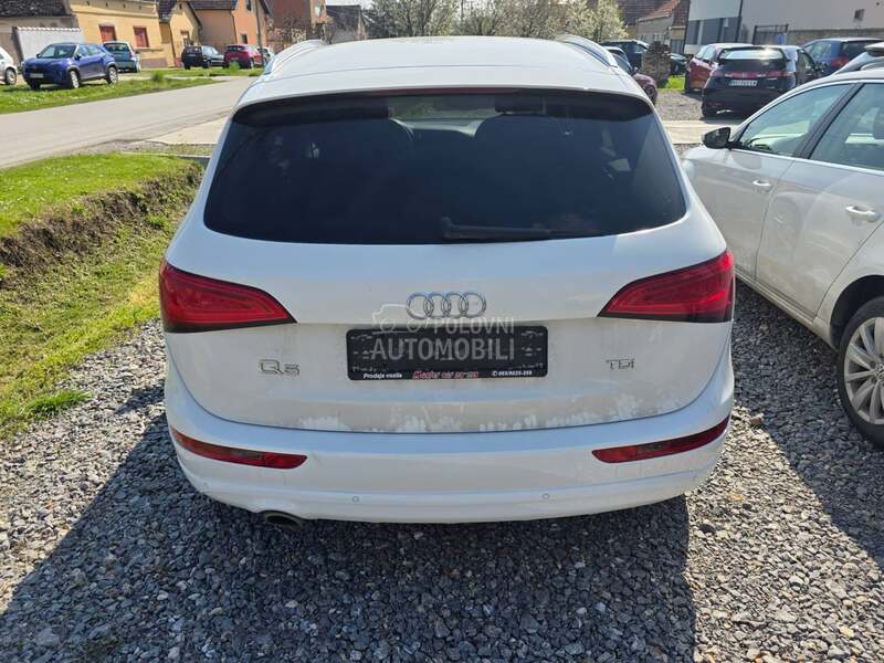 Audi Q5 2.0d REST/ LED