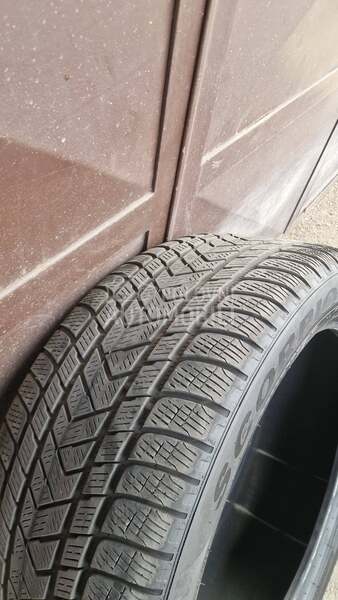 Pirelli 285/45 R21 Zimska