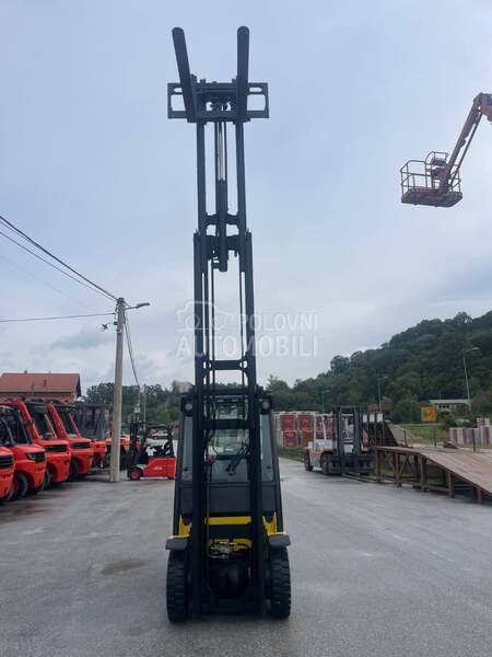 Yale 2,5 tona Triplex