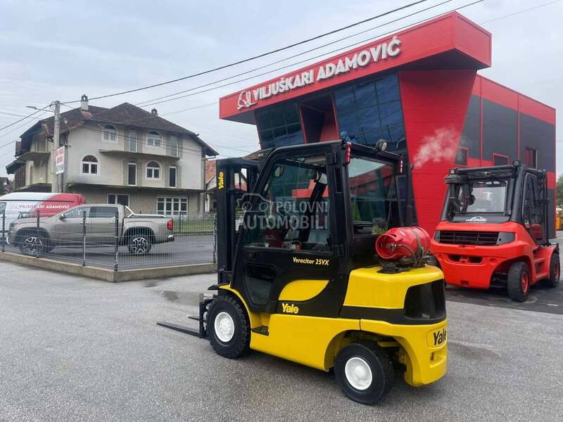 Yale 2,5 tona Triplex