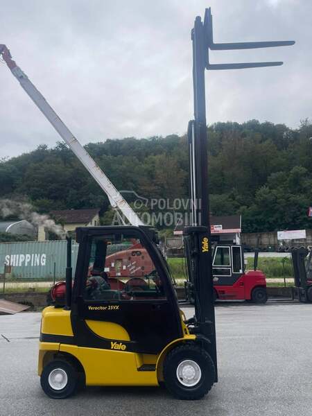 Yale 2,5 tona Triplex