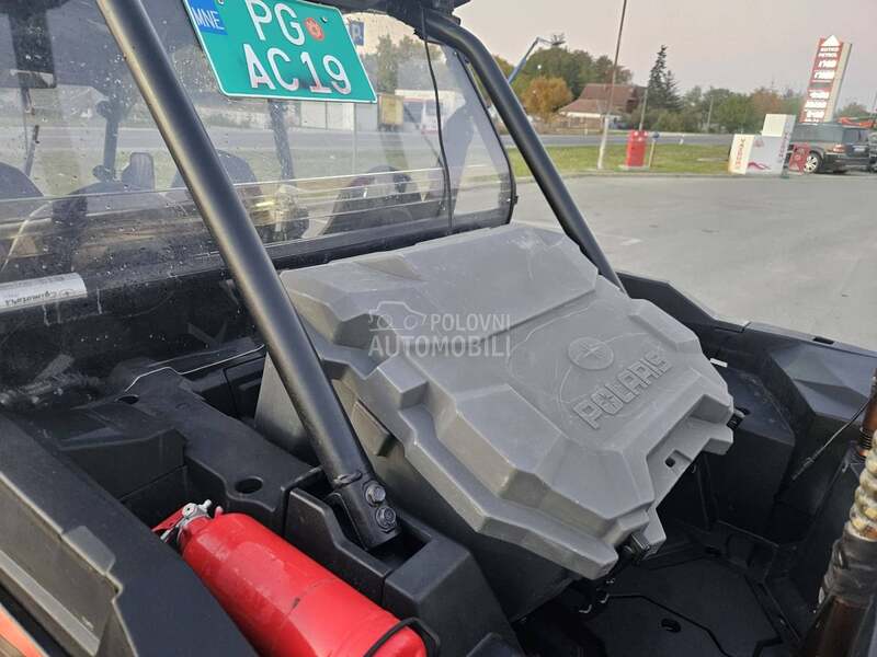 Polaris rzr 1000 4sed