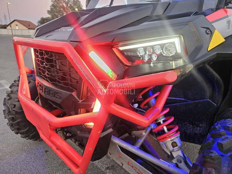 Polaris rzr 1000 4sed