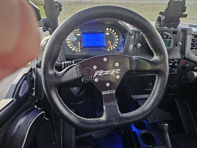 Polaris rzr 1000 4sed