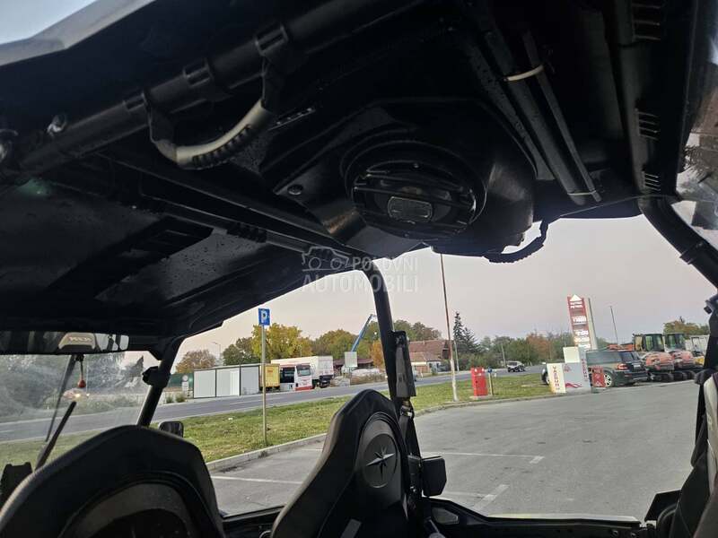 Polaris rzr 1000 4sed