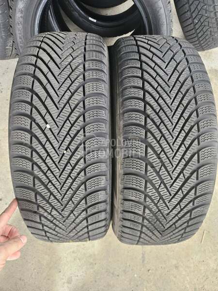 Pirelli 215/55 R17 Zimska