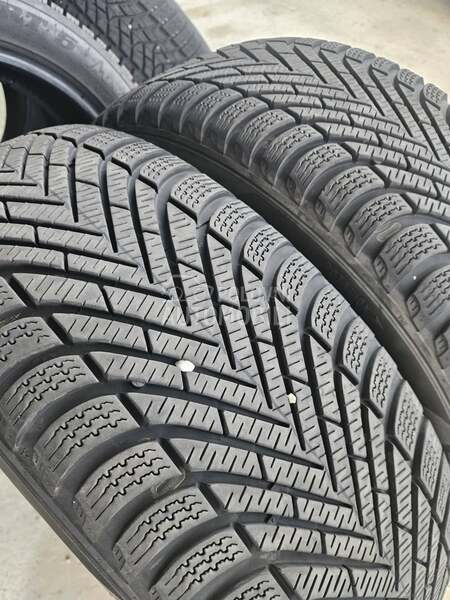 Pirelli 215/55 R17 Zimska