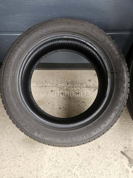 Dunlop 215/55 R17 Zimska