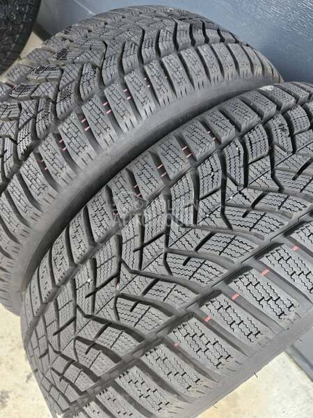 Dunlop 215/55 R17 Zimska