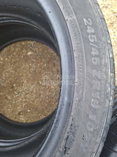 Kumho 245/45 R19 Letnja