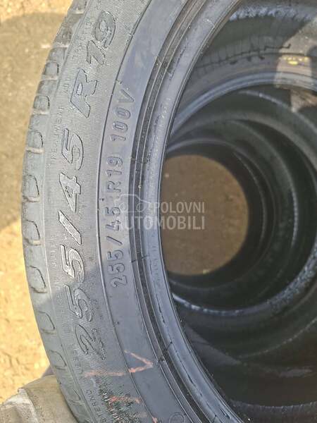 Pirelli 255/45 R19 Letnja