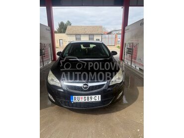 Opel Astra J Cosmo