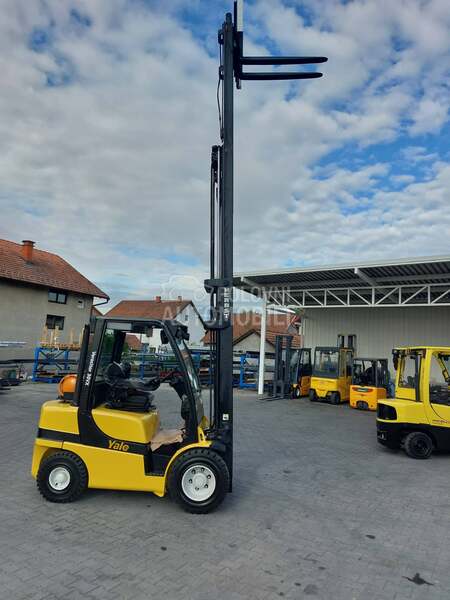 Yale GLP 30 VX triplex