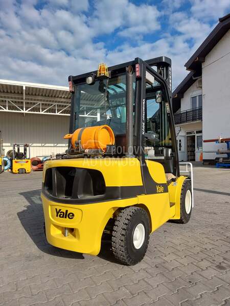Yale GLP 30 VX triplex