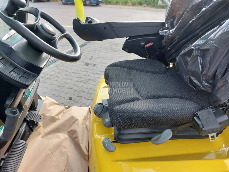 Yale GLP 30 VX triplex