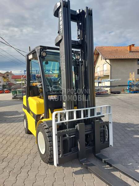 Yale GLP 30 VX triplex