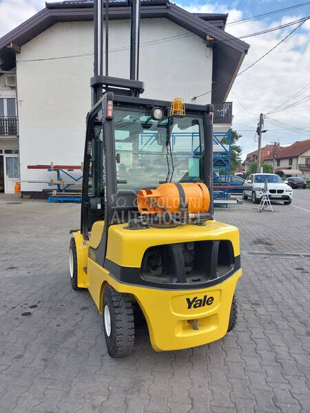 Yale GLP 30 VX triplex