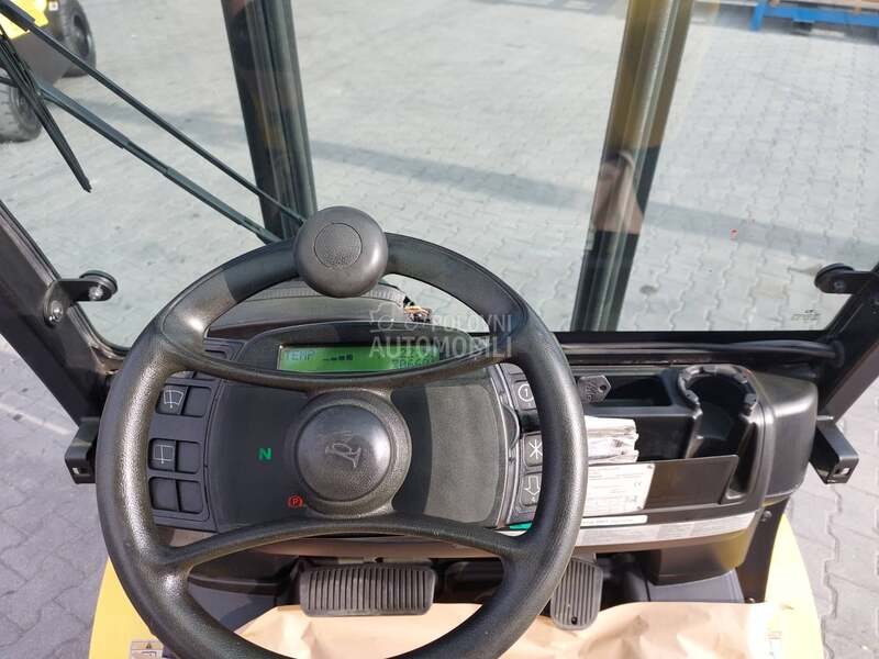 Yale GLP 30 VX triplex