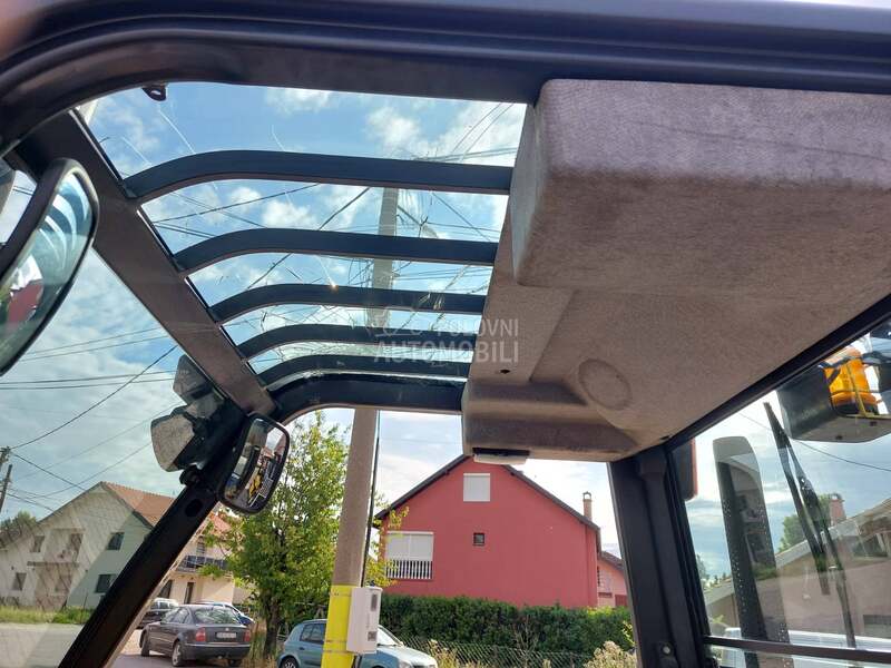 Yale GLP 30 VX triplex