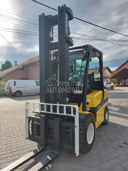 Yale GLP 30 VX triplex
