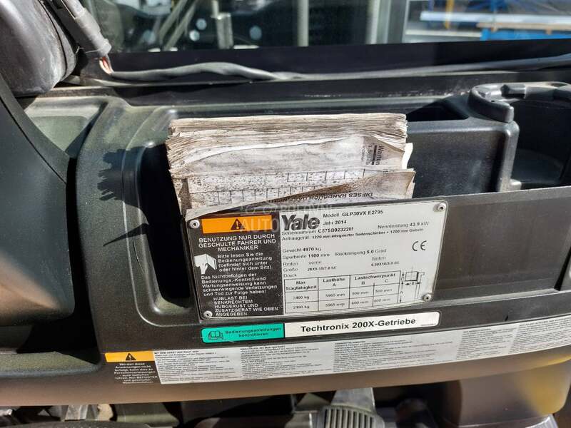 Yale GLP 30 VX triplex