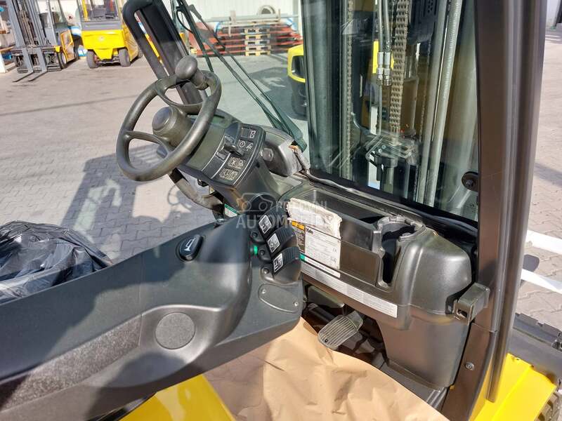 Yale GLP 30 VX triplex