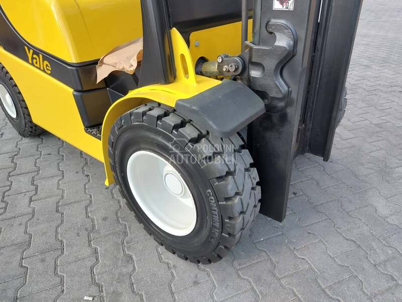 Yale GLP 30 VX triplex