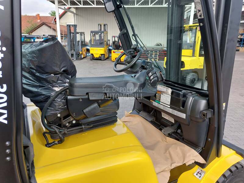 Yale GLP 30 VX triplex