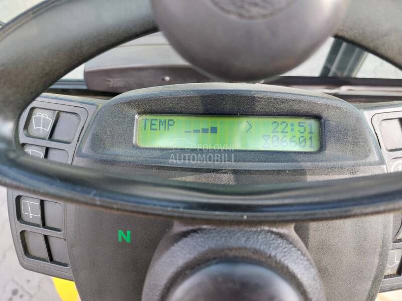 Yale GLP 30 VX triplex