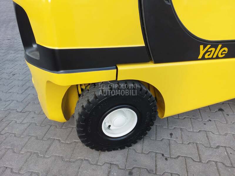 Yale GLP 30 VX triplex