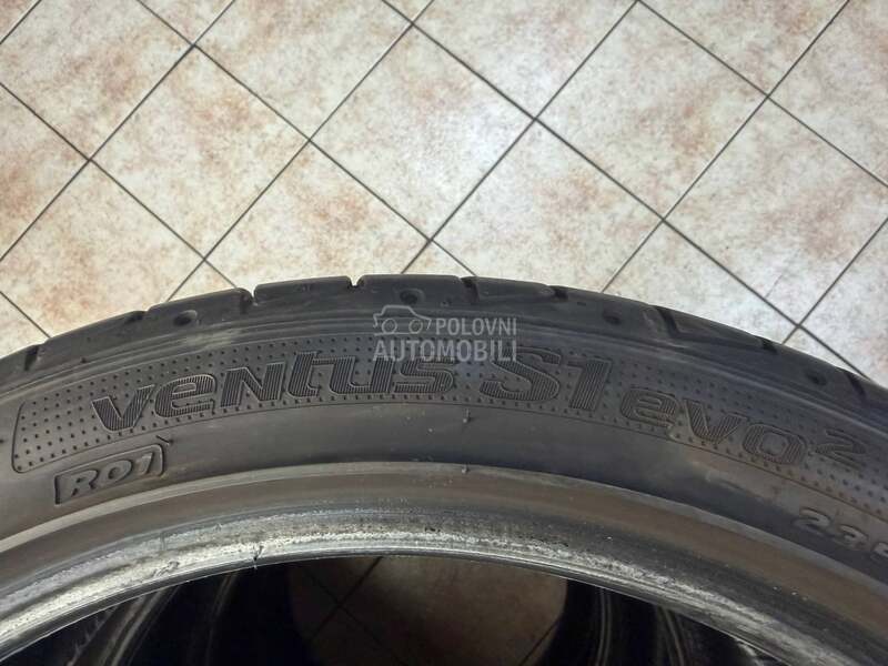 Hankook 235/40 R19 Letnja