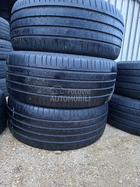 Kumho 235/45 R18 Letnja