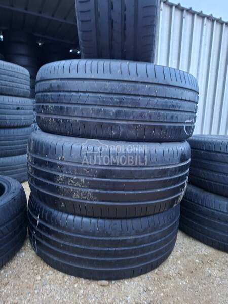 Kumho 235/45 R18 Letnja