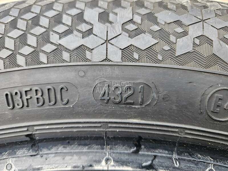 Continental 215/55 R17 Zimska