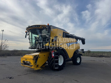New Holland CR 7.90