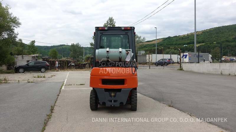 viljuškar na plin 2.5T