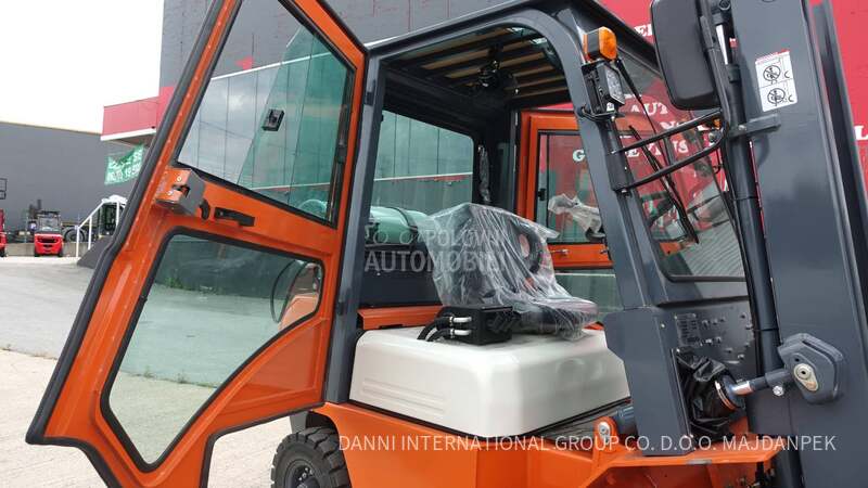 viljuškar na plin 2.5T