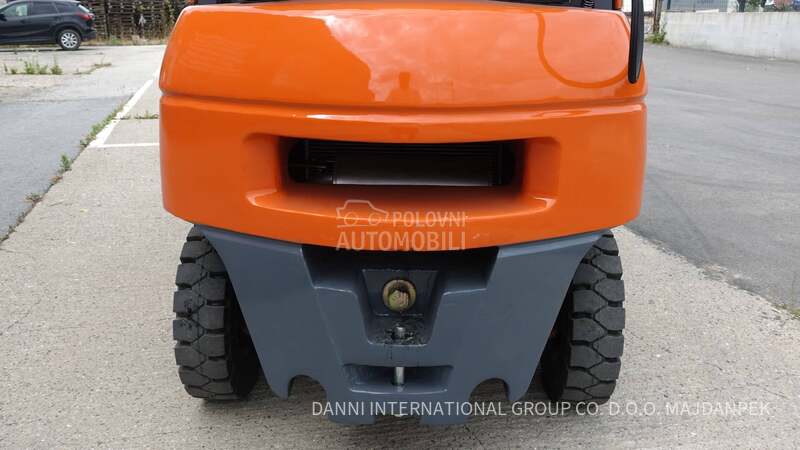 viljuškar na plin 2.5T