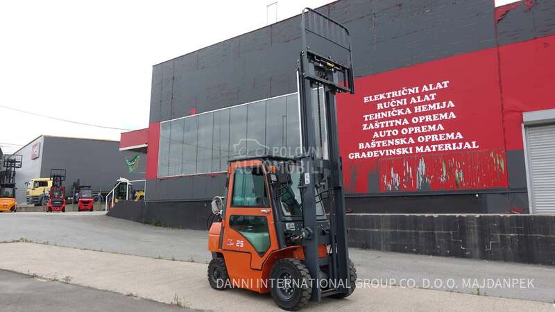 viljuškar na plin 2.5T