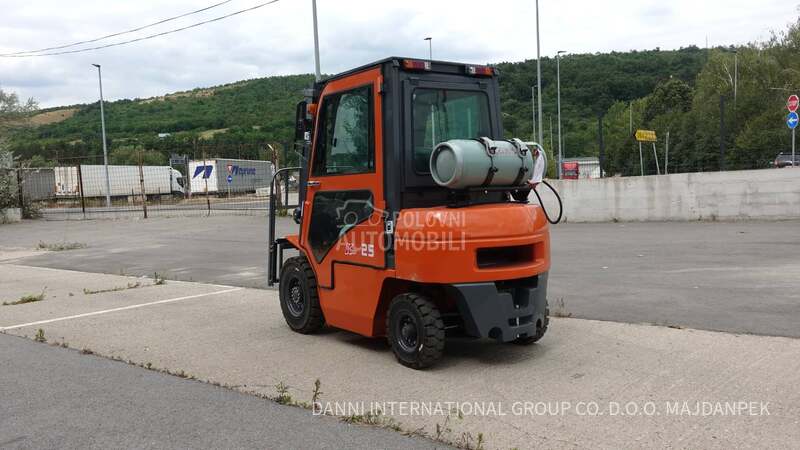 viljuškar na plin 2.5T