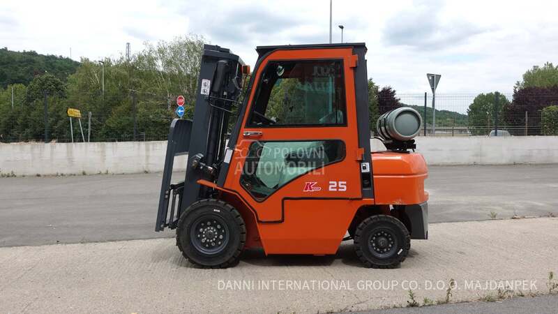 viljuškar na plin 2.5T