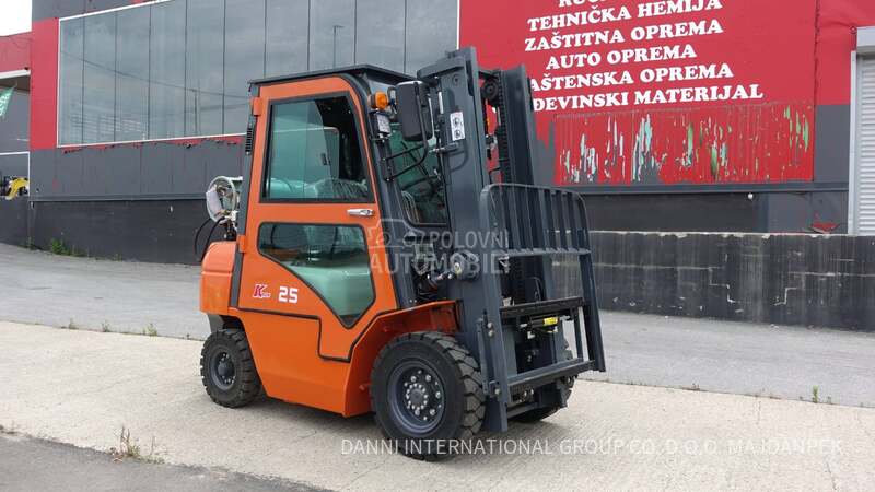 viljuškar na plin 2.5T