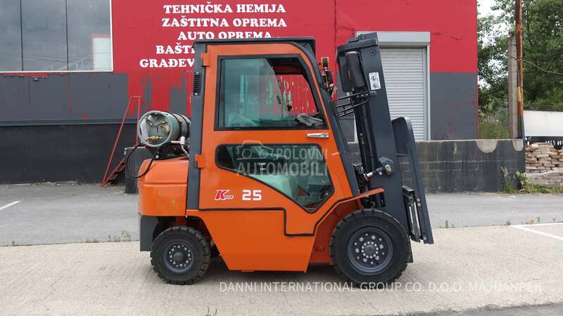 viljuškar na plin 2.5T