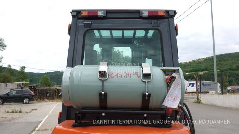 viljuškar na plin 2.5T