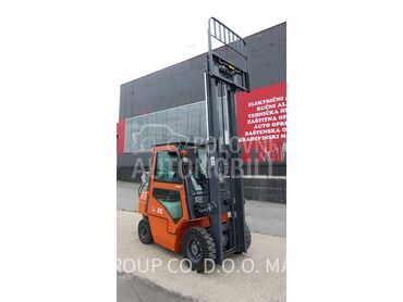 viljuškar na plin 2.5T