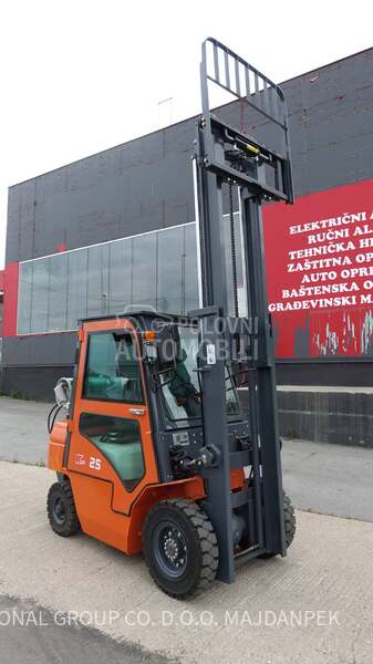 viljuškar na plin 2.5T