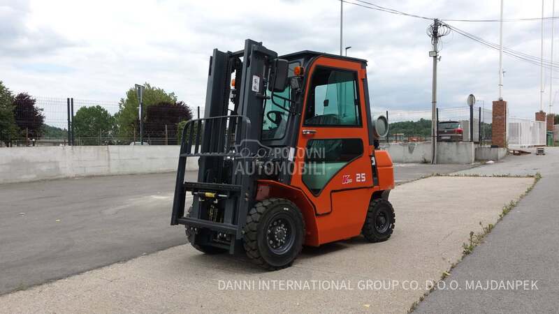 viljuškar na plin 2.5T