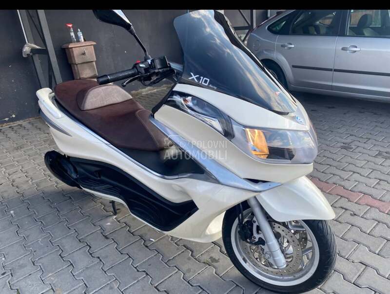 Piaggio X10